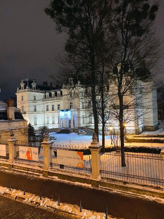 Grand De Luxe Residence Lviv Buitenkant foto
