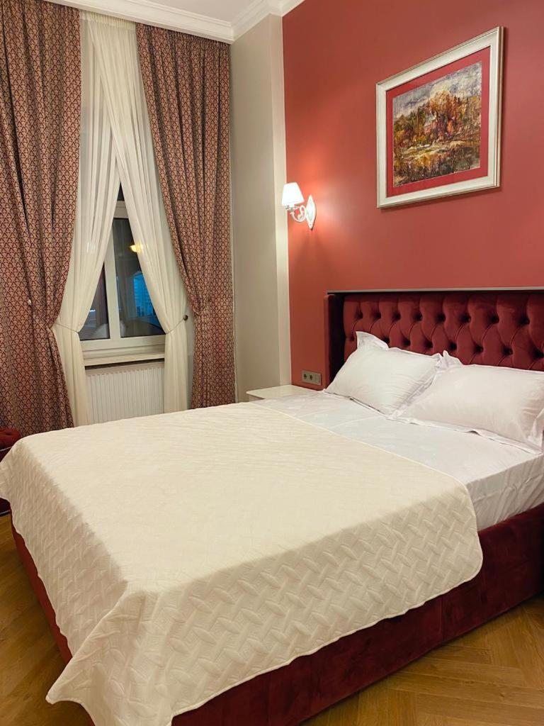 Grand De Luxe Residence Lviv Buitenkant foto